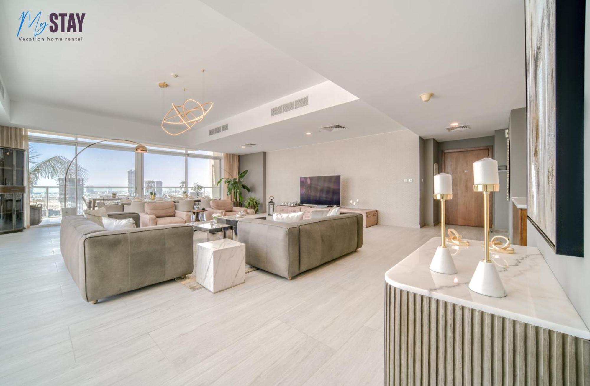 Spectacular 4bdr With Jacuzzi Apartment *