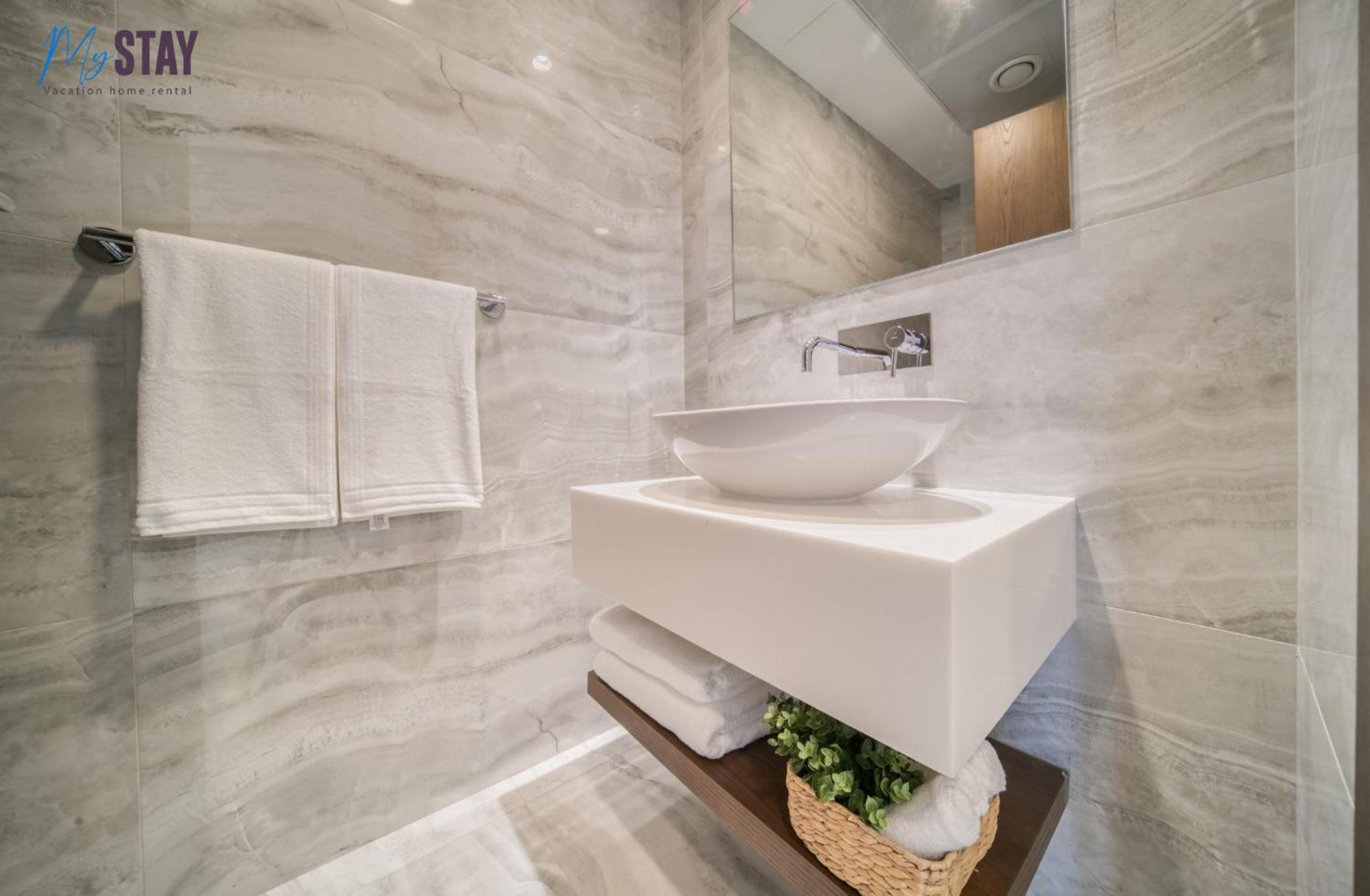 Spectacular 4bdr With Jacuzzi
