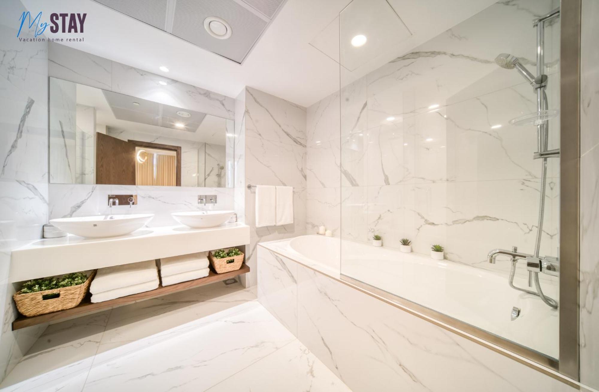 Spectacular 4bdr With Jacuzzi