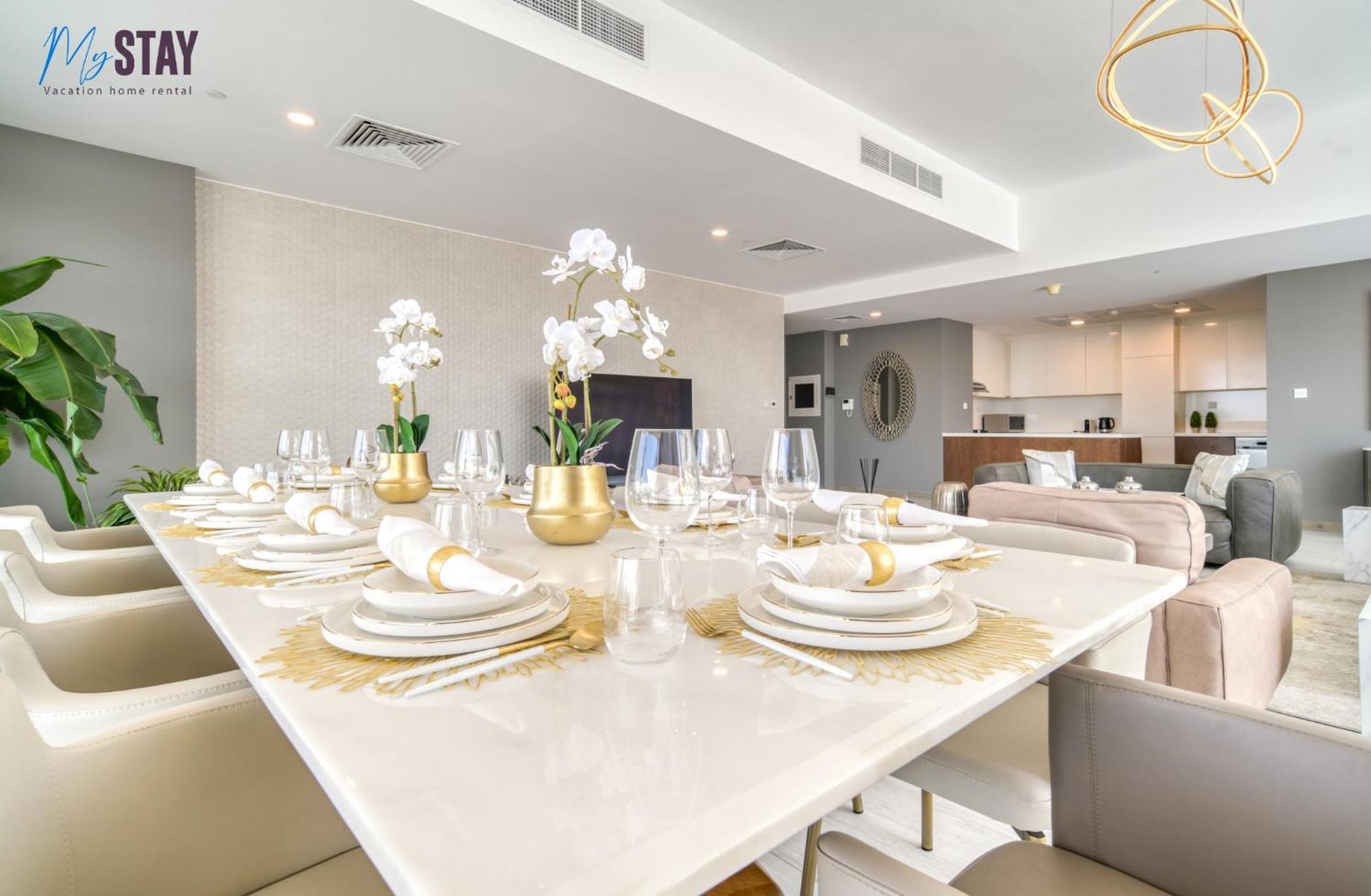 Spectacular 4bdr With Jacuzzi Apartment *